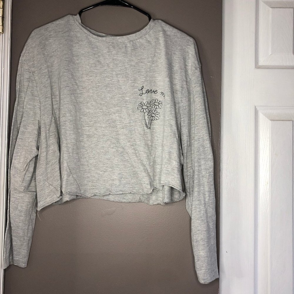 Atmosphere Cropped "love me " Long Sleeve